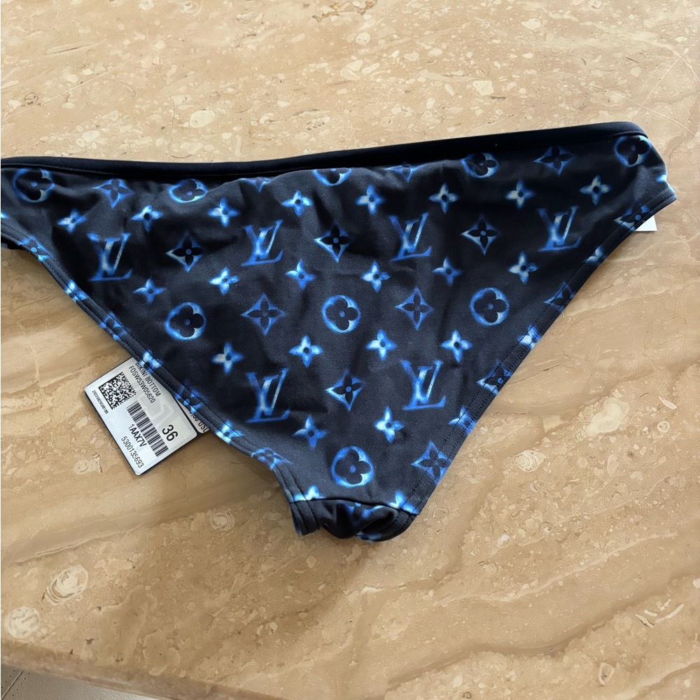 Authentic LV Bikini Bottom, authentic LV plastic case - Picture 2 of 4